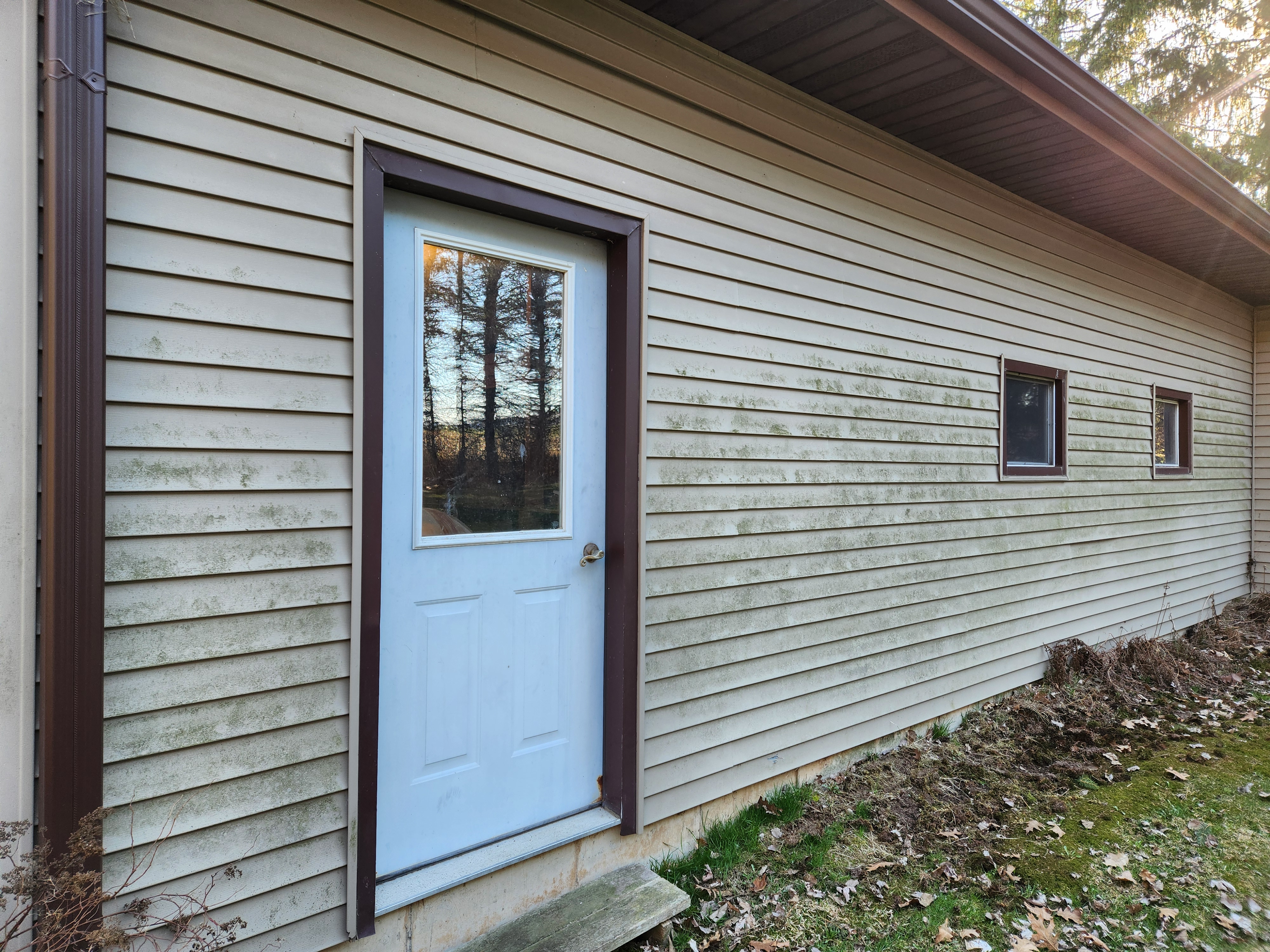 Professional House Washing completed in Abbotsford, WI to prepare for the real estate market